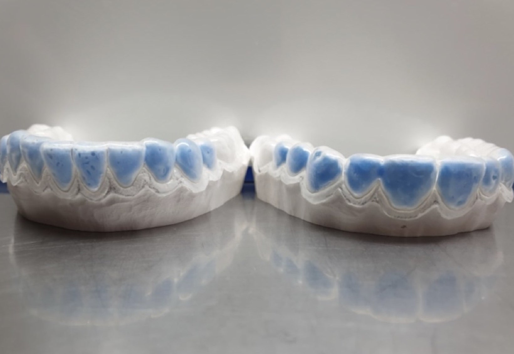 Modelli-in-gesso-sui-quali-vengono-prodotte-le-mascherine-personalizzate-2